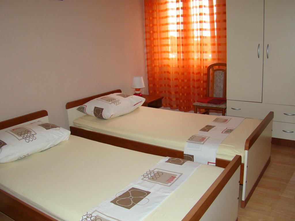 Apartments Buturic Sali Rum bild